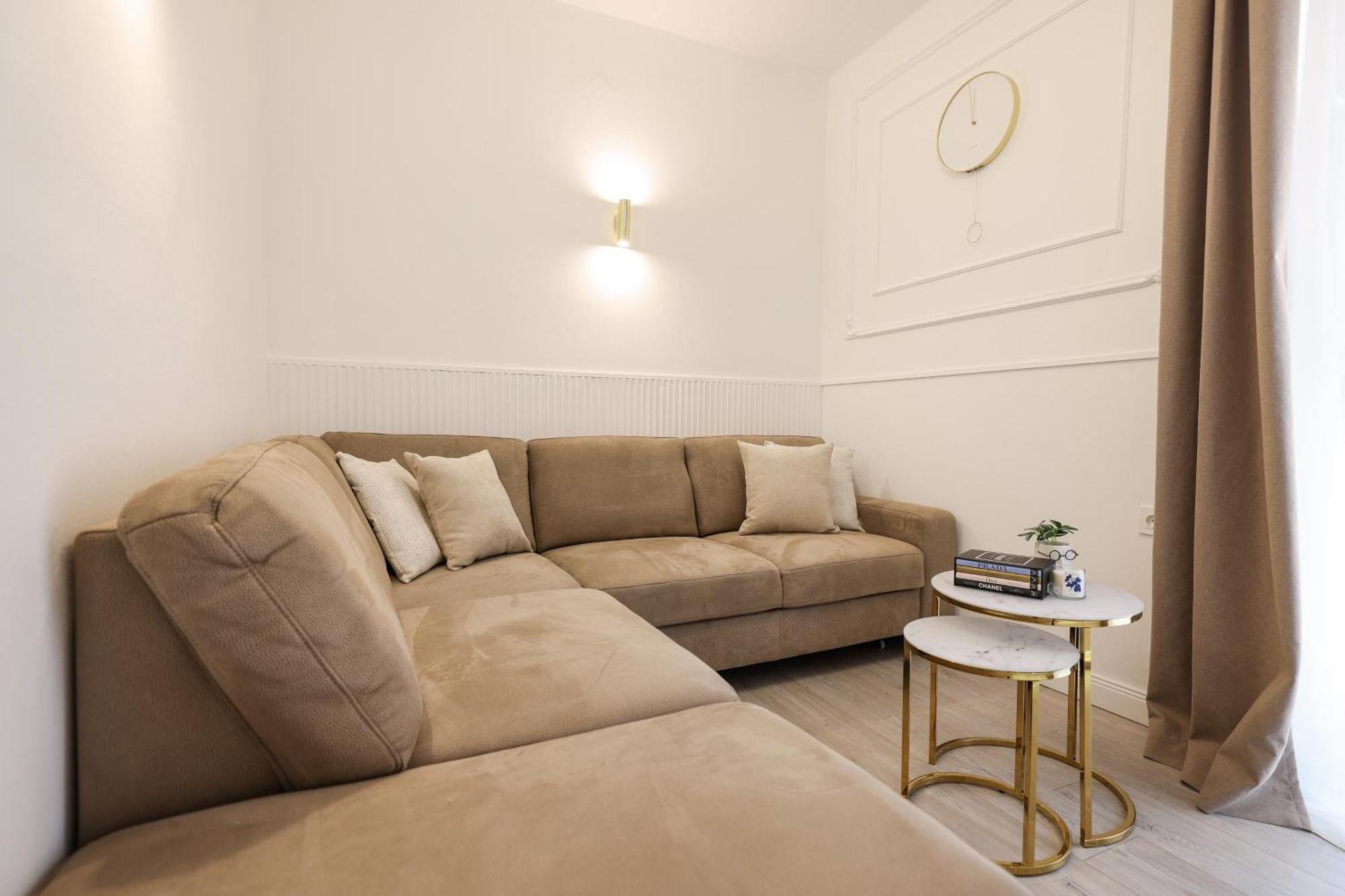 De Clave Luxury Apartment